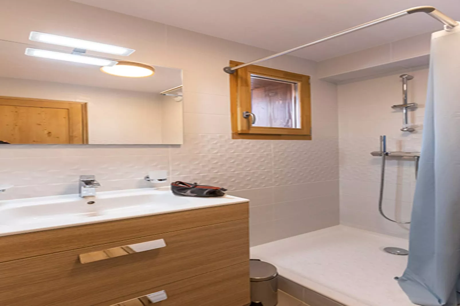 VAUJANY Le Saphir-A36P-Badezimmer