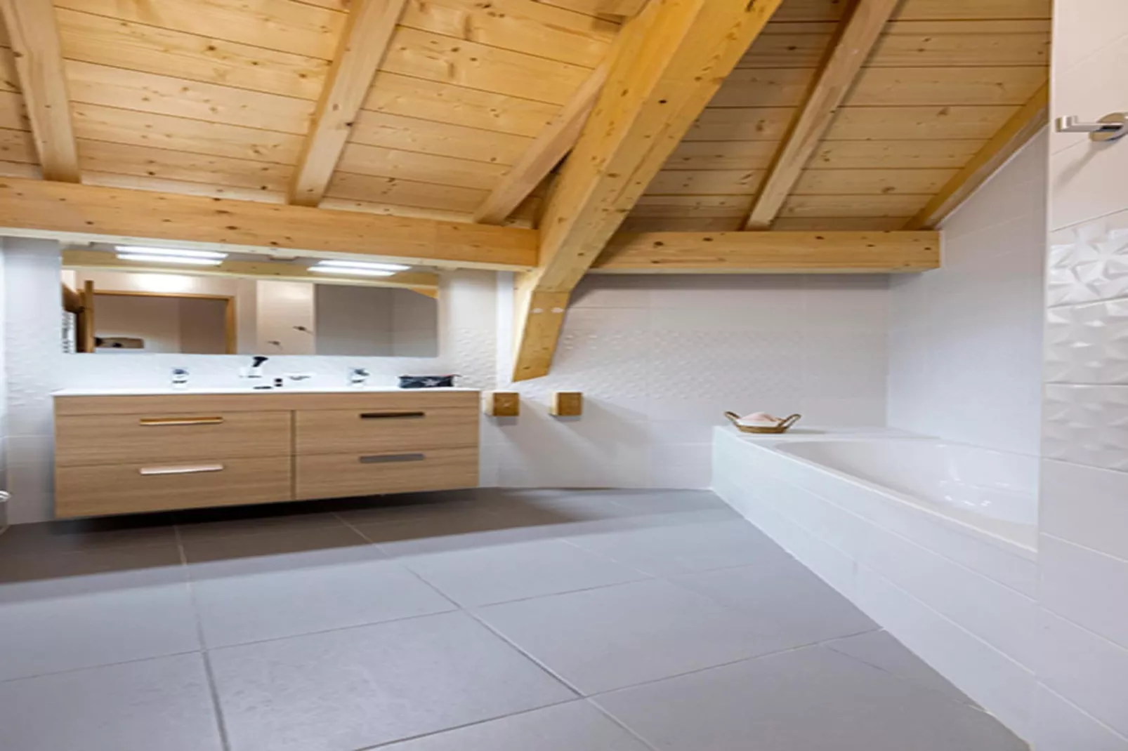 VAUJANY Le Saphir-A38S-Badezimmer