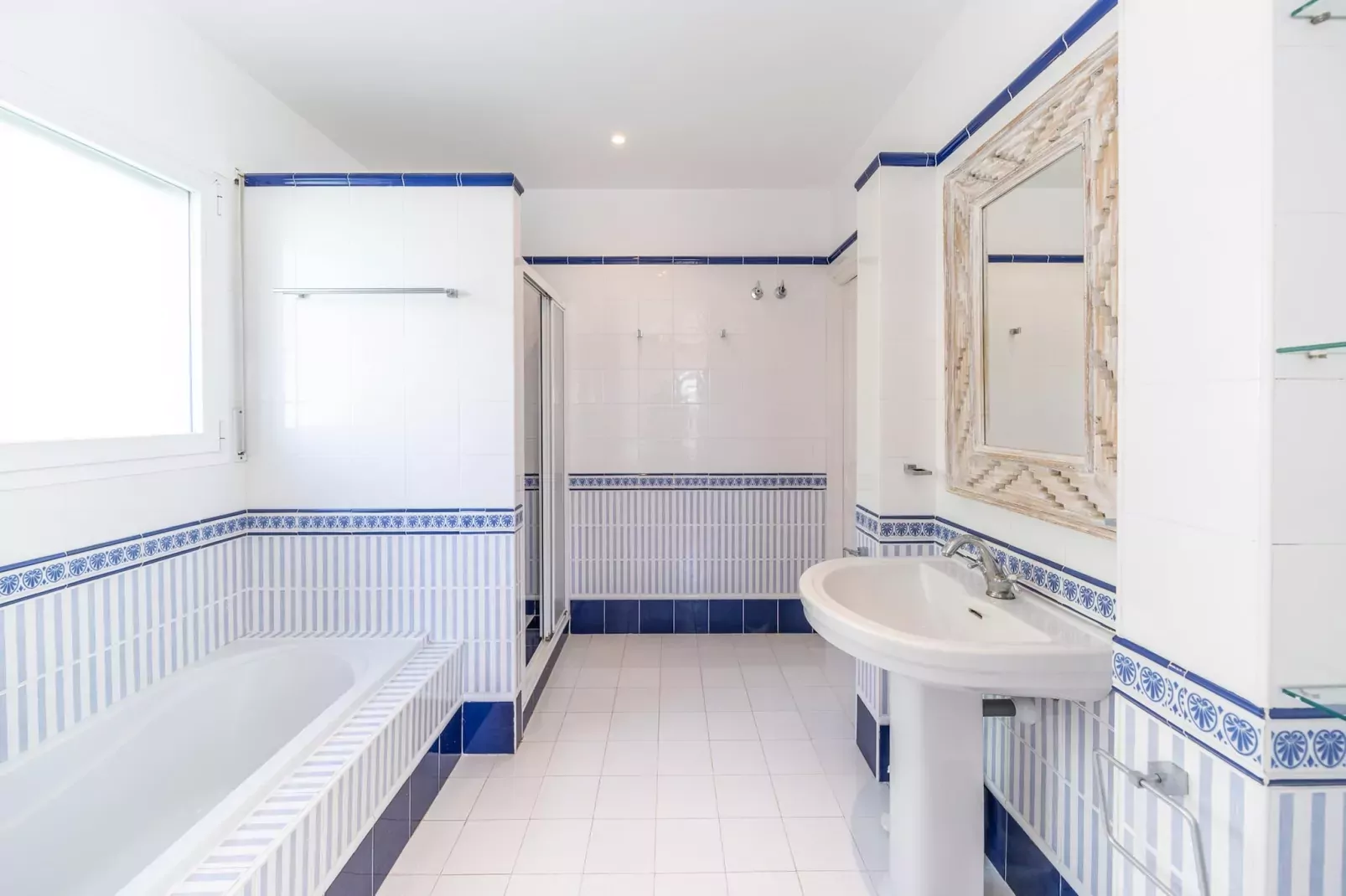 Isabelle-Bathroom