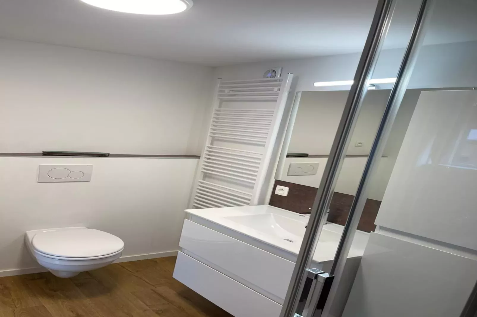 Rooftop Bleu-Bathroom