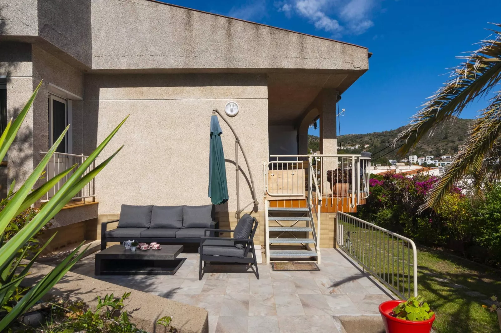 1233 VILA NEUS con piscina-Terrace balcony