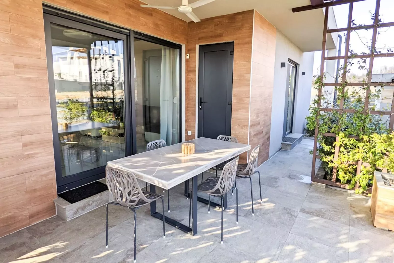 Villa Lily with Private Pool and a Lovely Garden-Terrasse