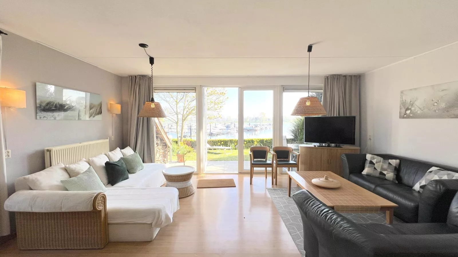 Aan de oever-Living room