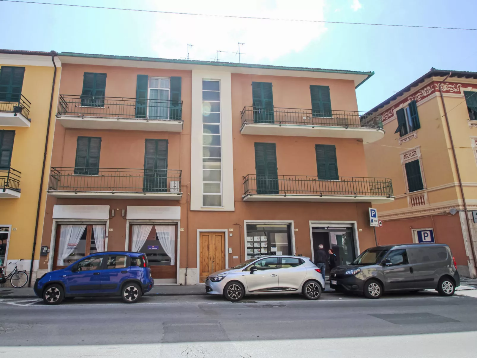 Via Nazionale-Outside