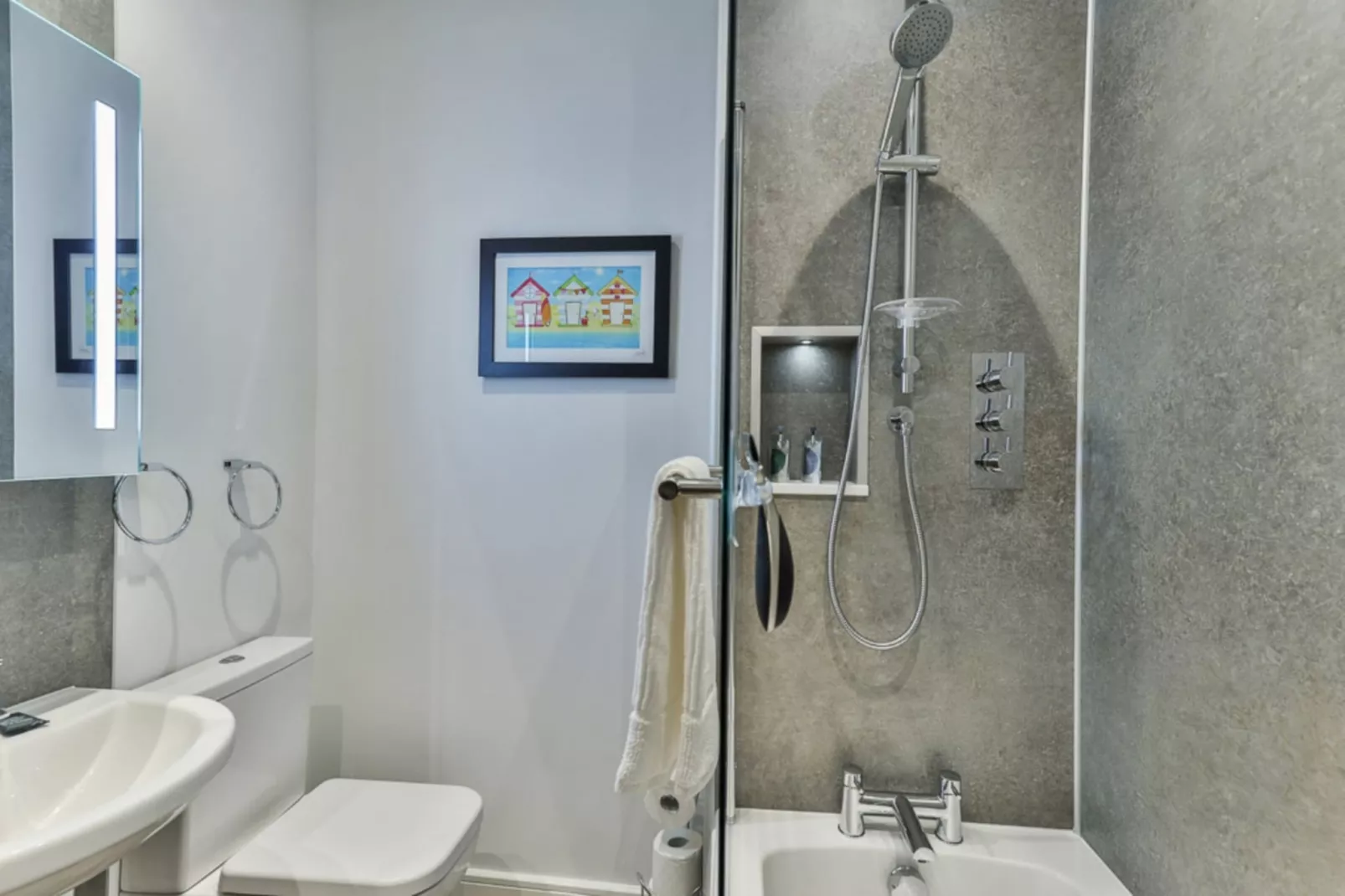 Belle House, Apt 6-Bathroom