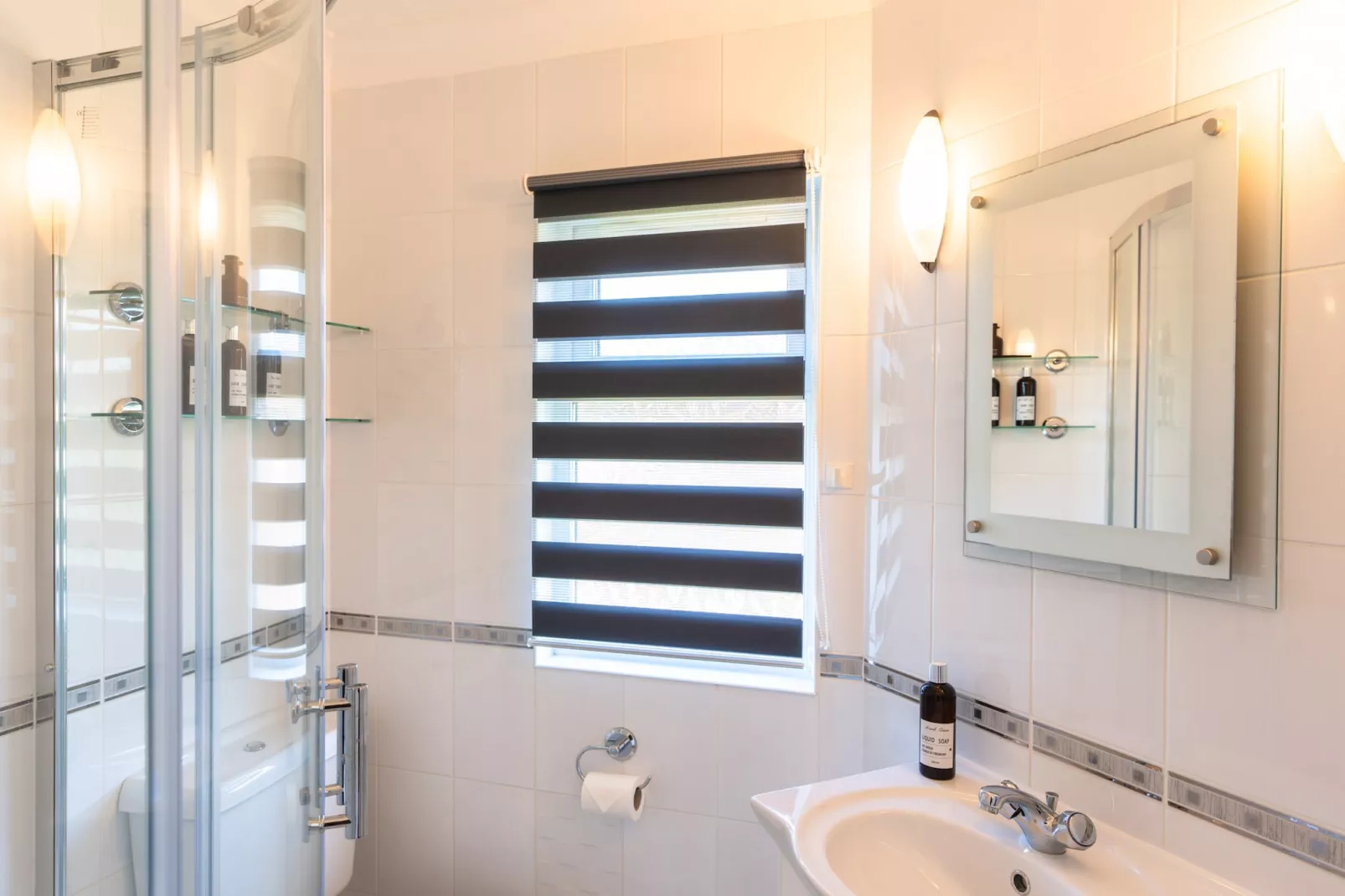Serendipity Lodge-Bathroom