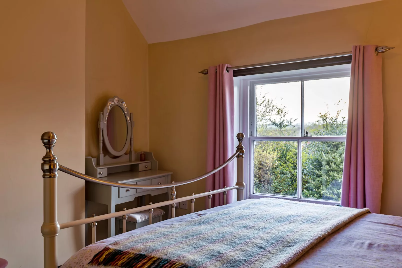 Spring Cottage-Bedroom