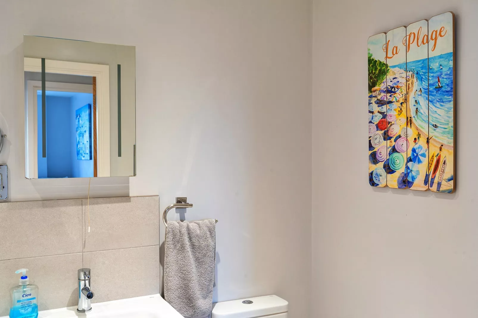 Number 10, Montpellier Apartments-Bathroom