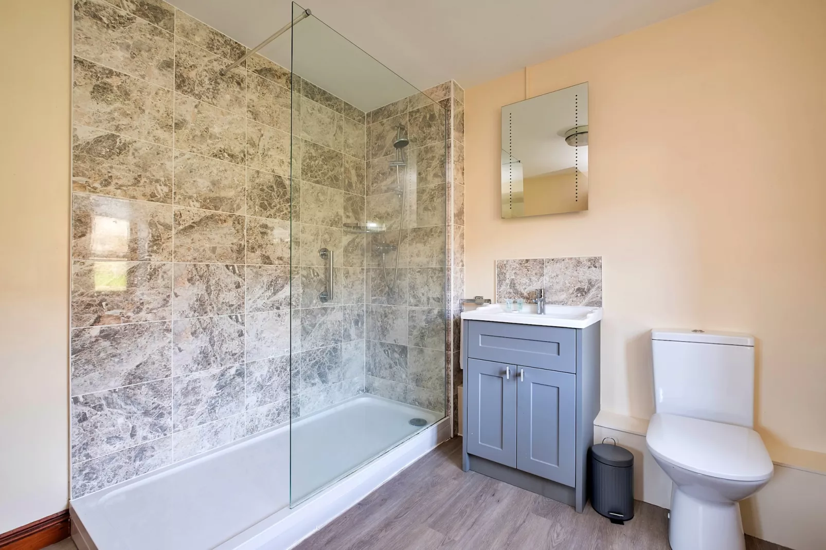 Walton Maisonette-Bathroom