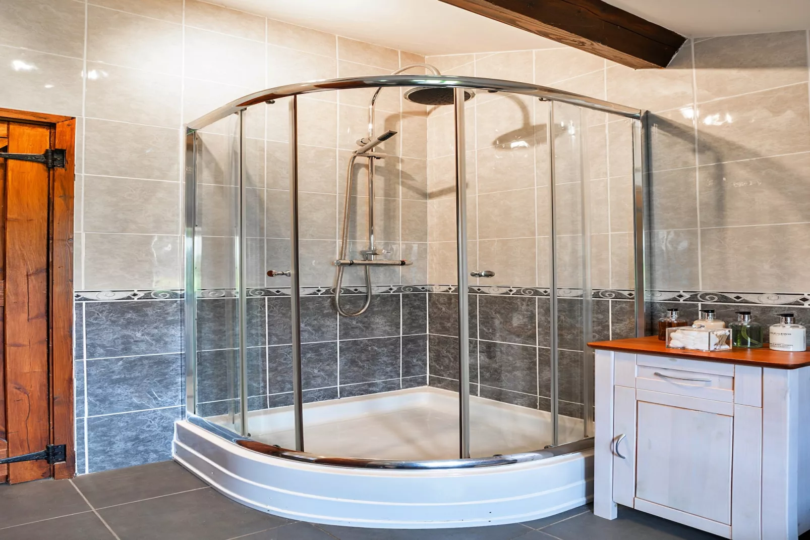 Chasty House Barn-Badezimmer