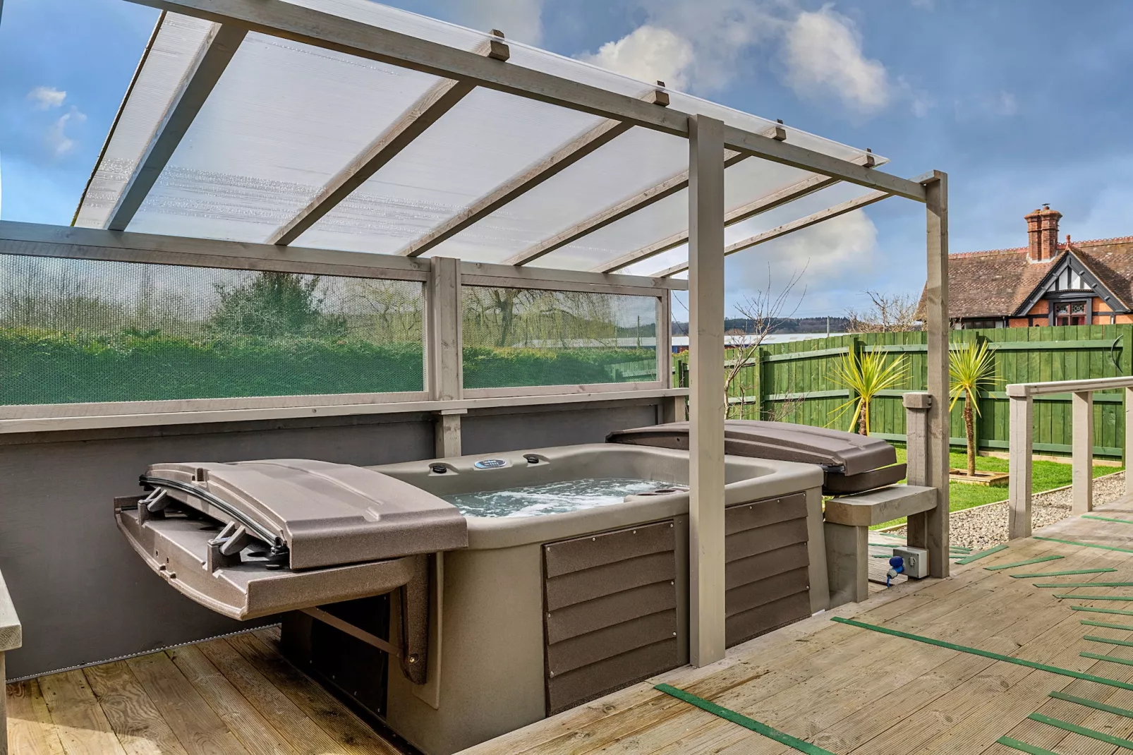 Garden Lodge-Outdoor