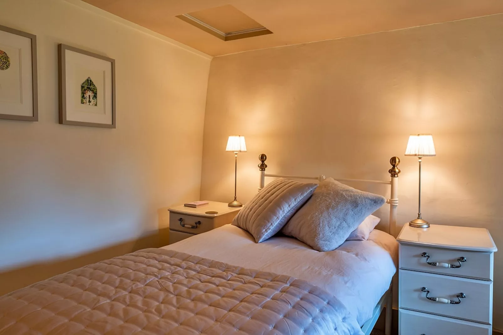 The Thatch at Winterborne Houghton-Bedroom