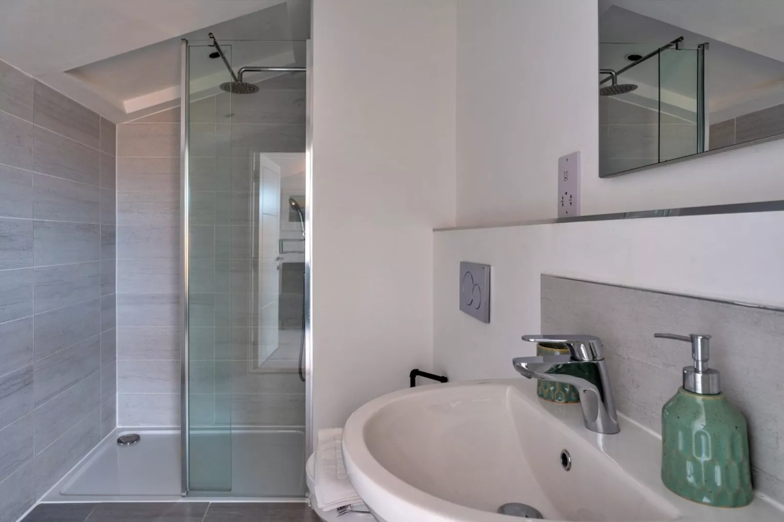 Tamsin-Bathroom