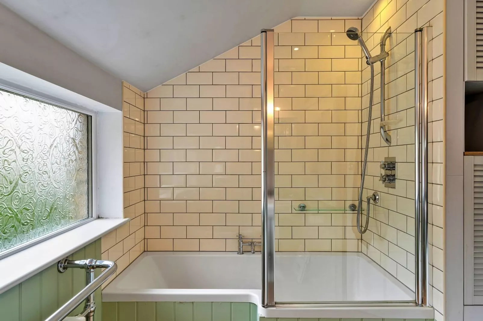 The Lamb Park Lookout-Bathroom