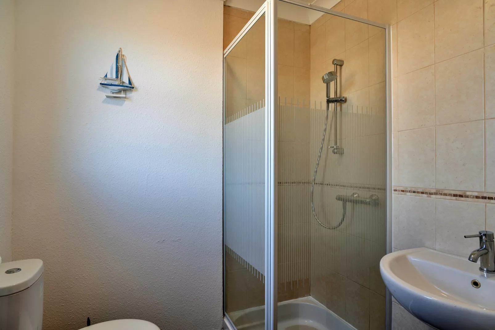 No. 5 Harlequin-Bathroom