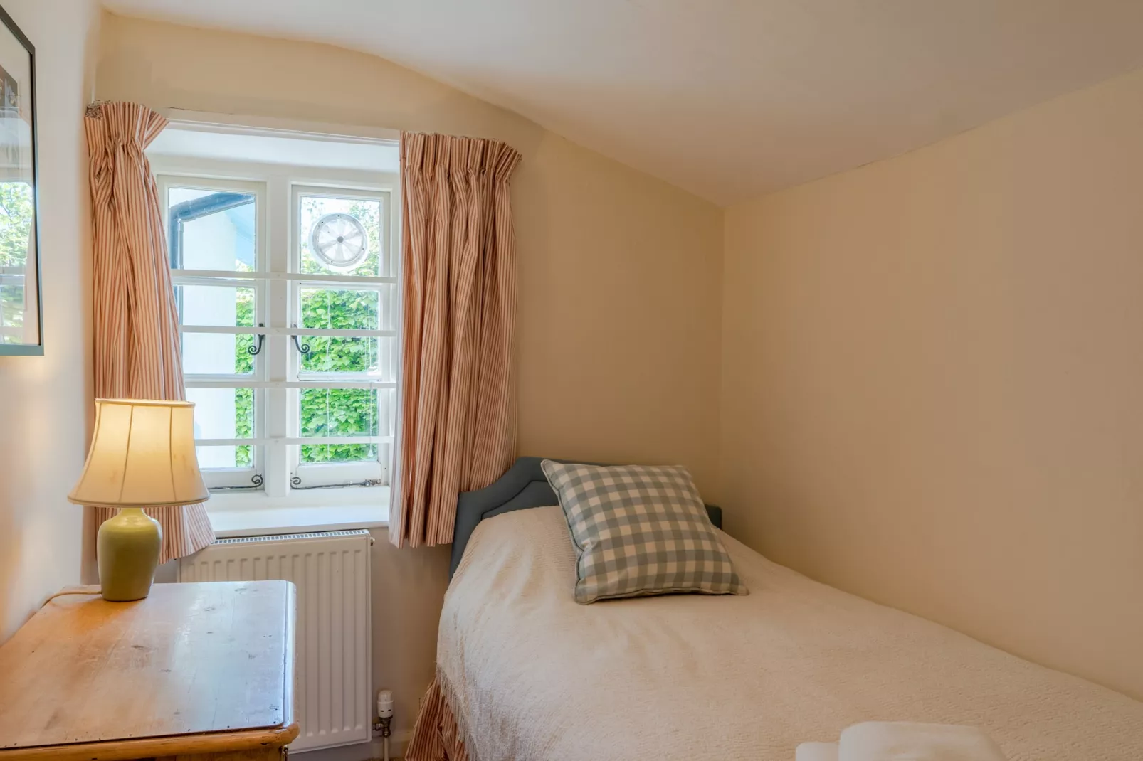 Valley Cottage-Bedroom