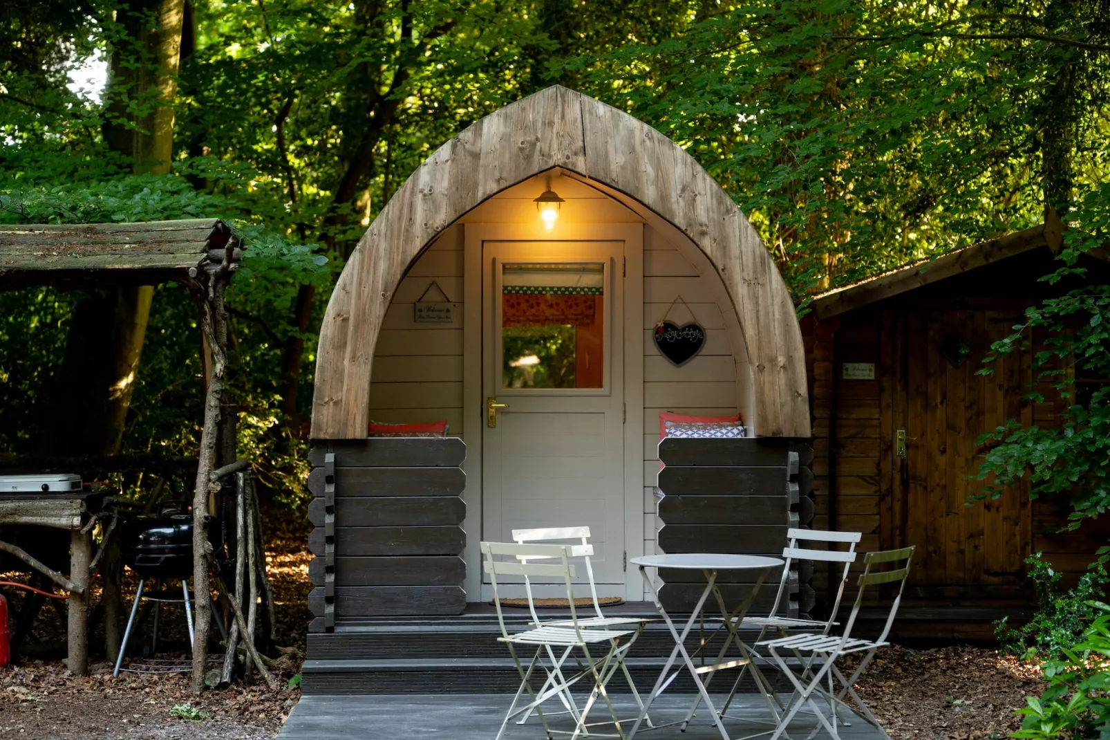 Daisy Glamping Pod-Outdoor