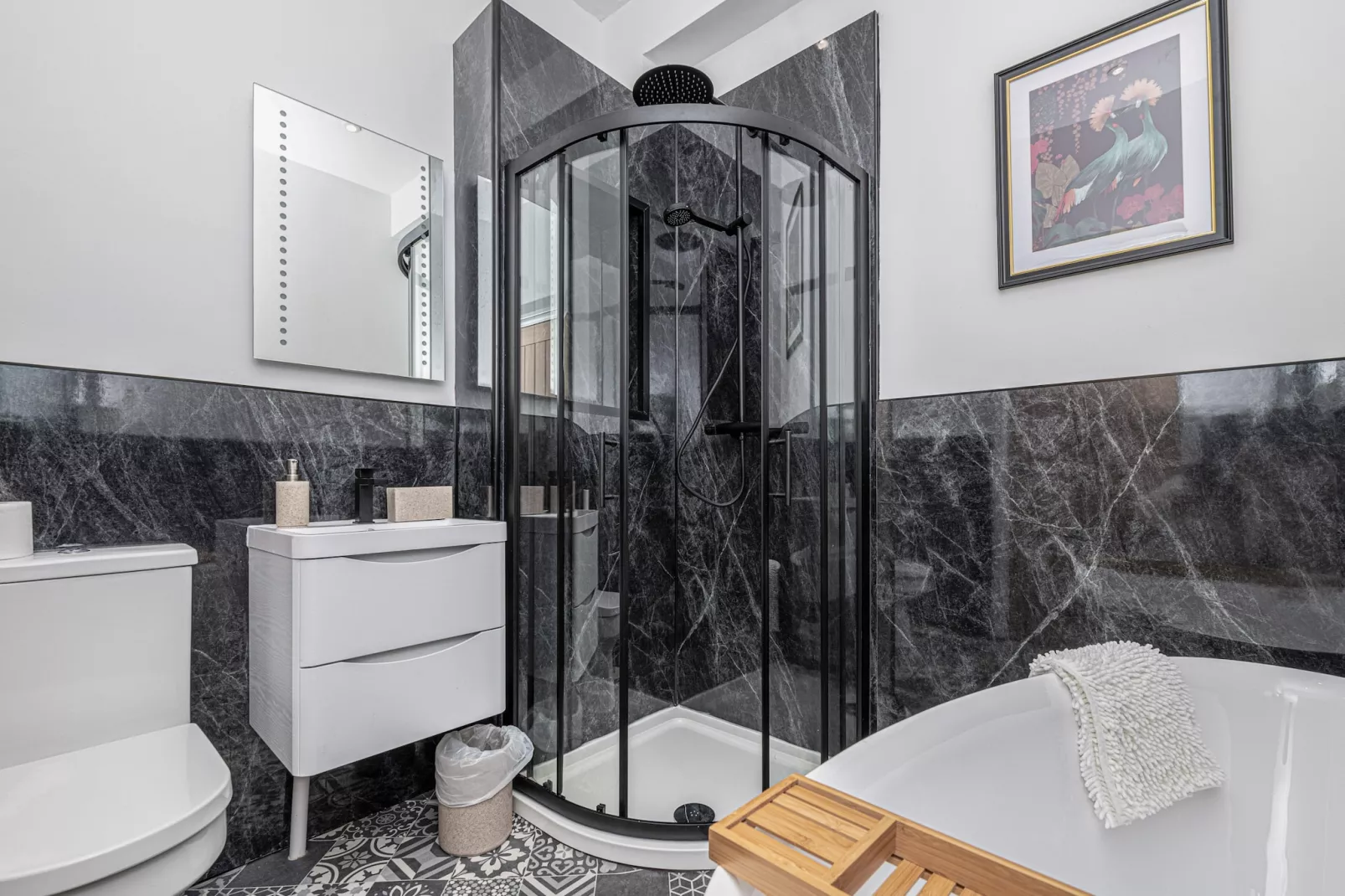 Peace Retreats Apartment - Pwllheli-Bathroom