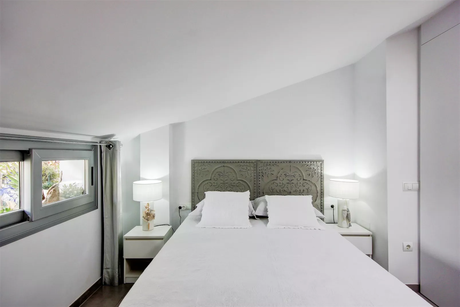 EUGENI D'ORS 3 1 Roses-Bedroom