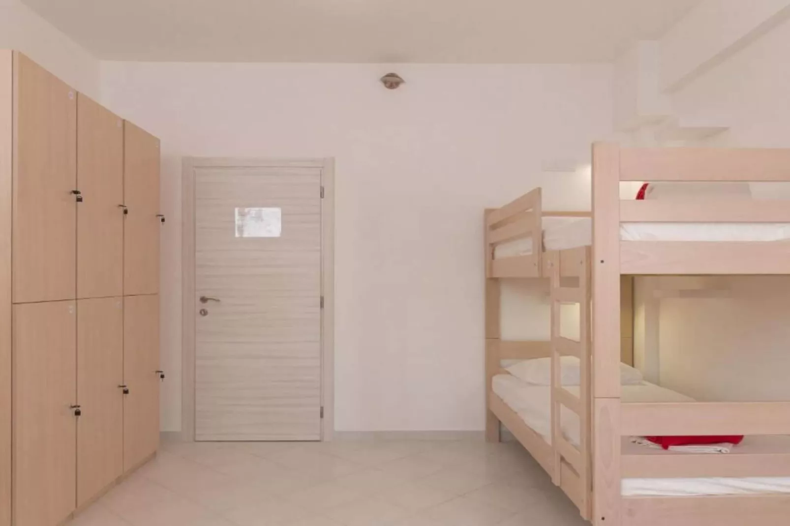 Hostel Free Bird - Bed in Five Bed Mixed Dormitory Room 4  (F)-Chambre