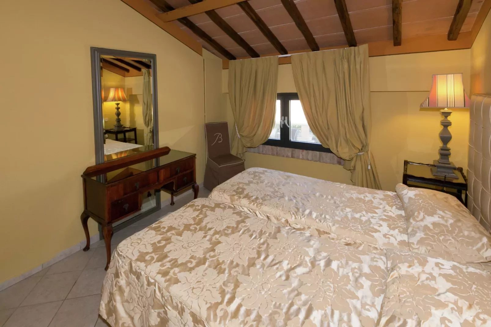 Laurento-Bedroom