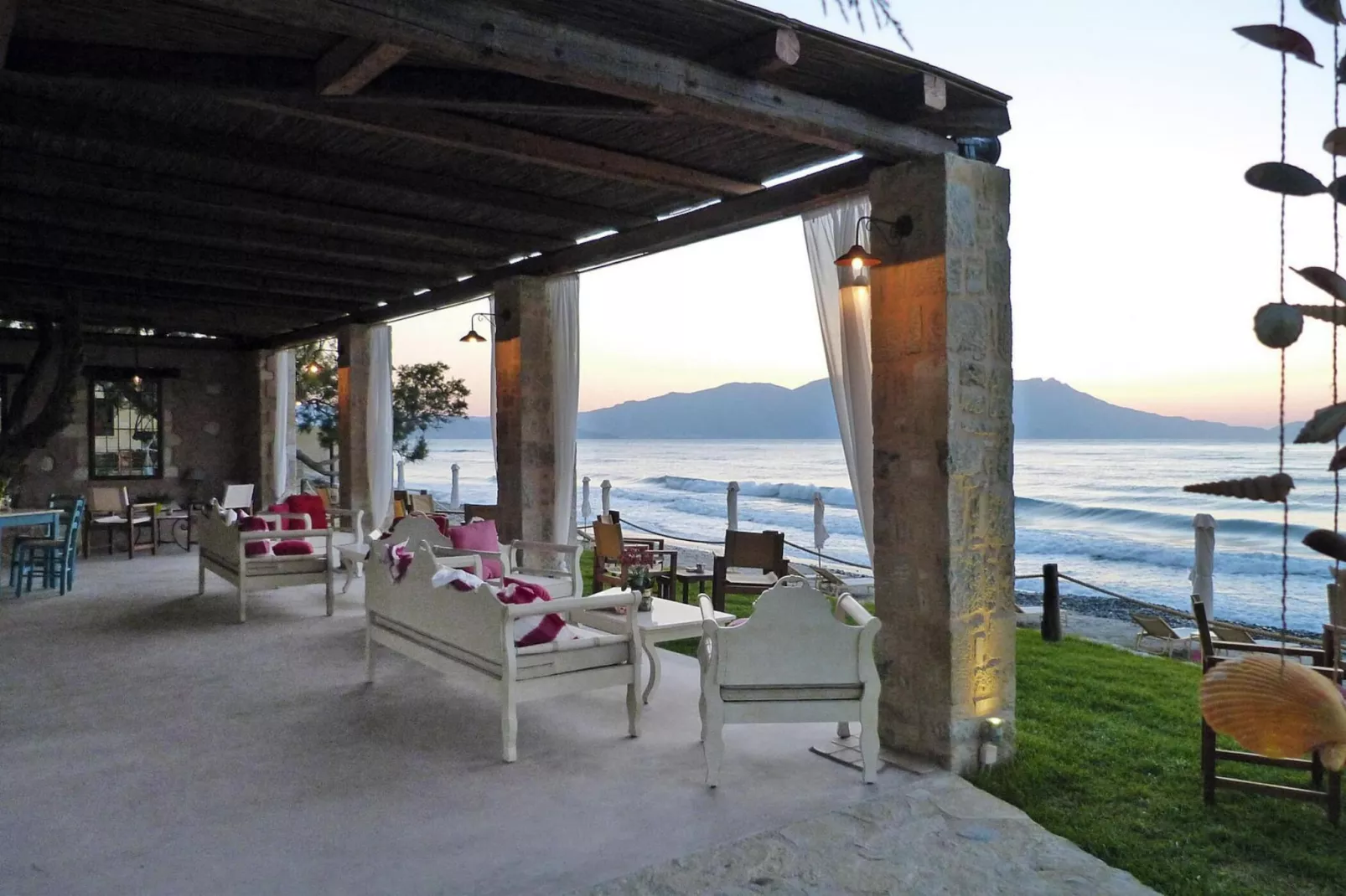 Villas Azure Beach, Nopigia-1-bedroom-villa - 45 sqm with sharing pool-Terrassenbalkon