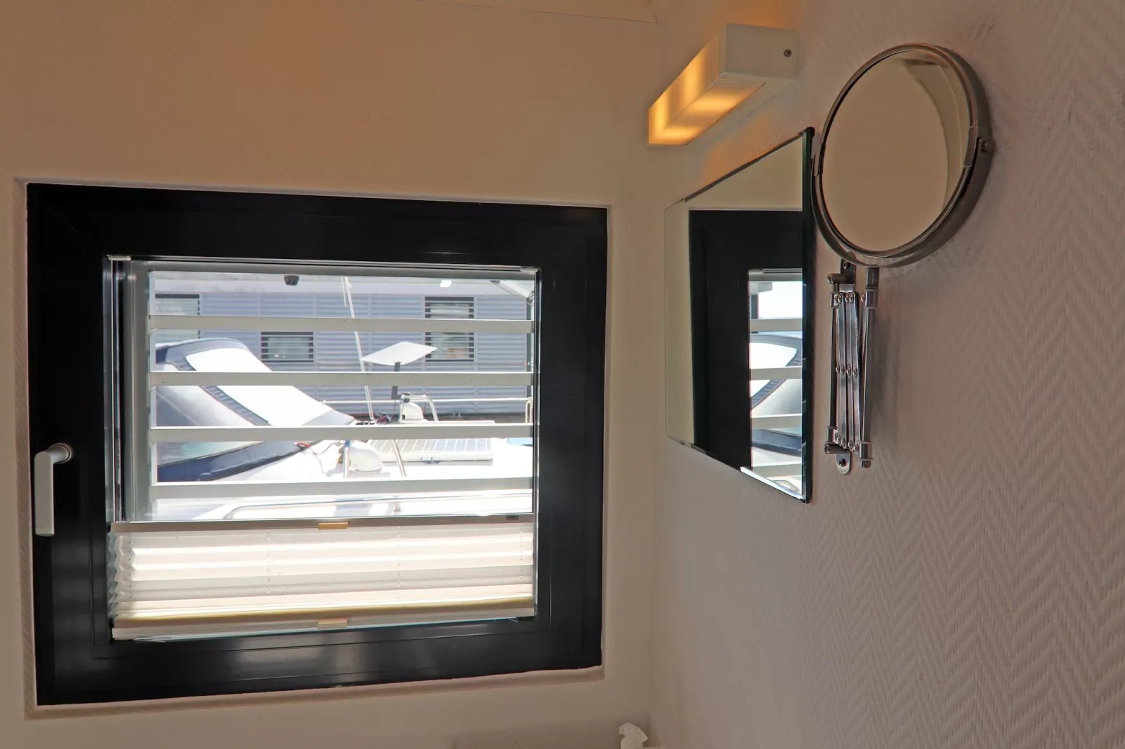 Hausboot Family & Friends LP2 / 1-2 Personen-Bathroom