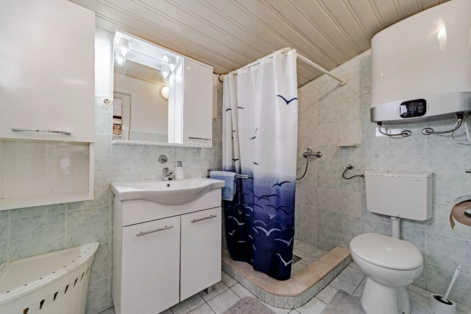 Stone House Blaca - Two Bedroom Stone House with Terrace and Sea View-Bathroom