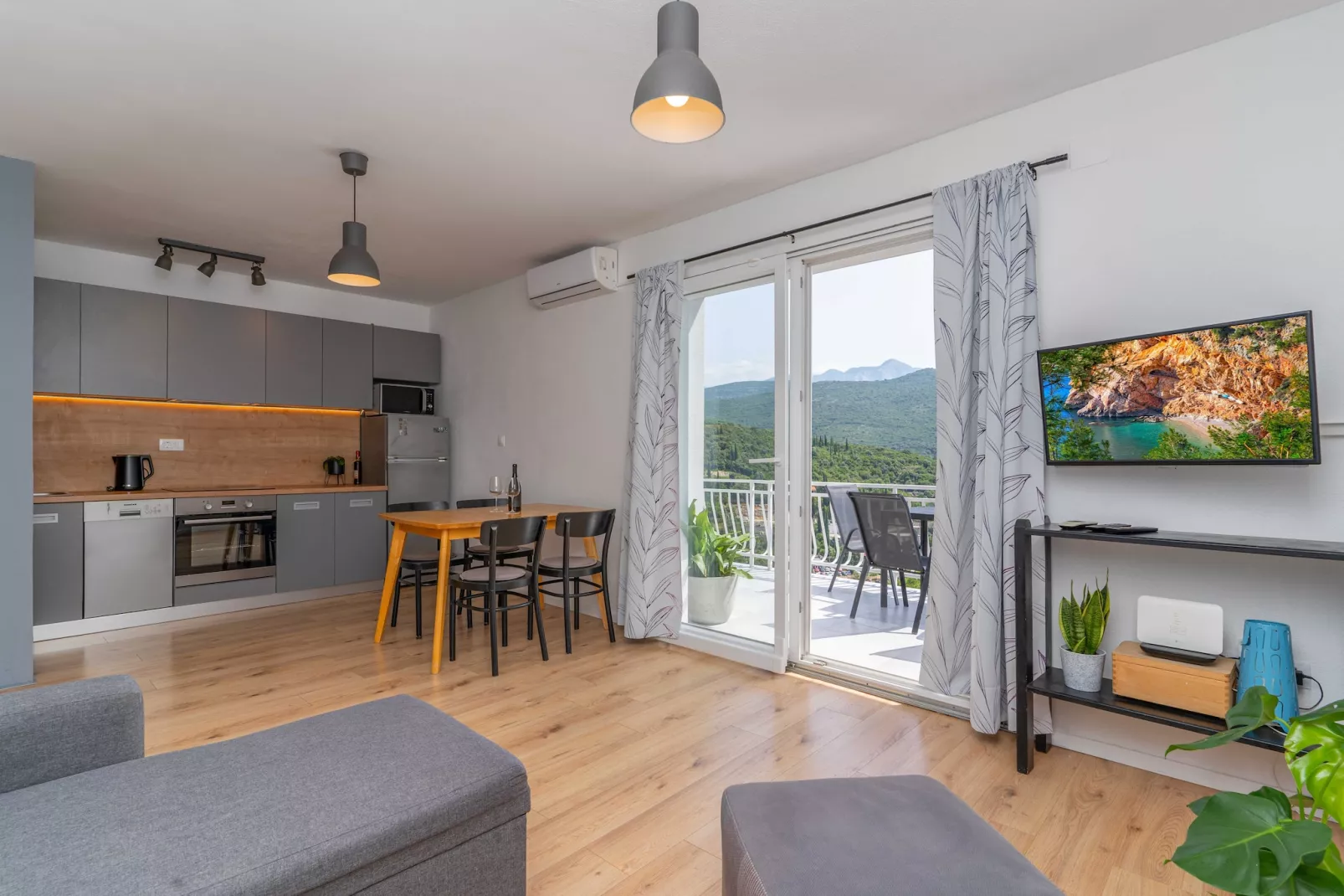 Apartment Konak - Two Bedroom Apartment with Terrace and Sea View-Indoor
