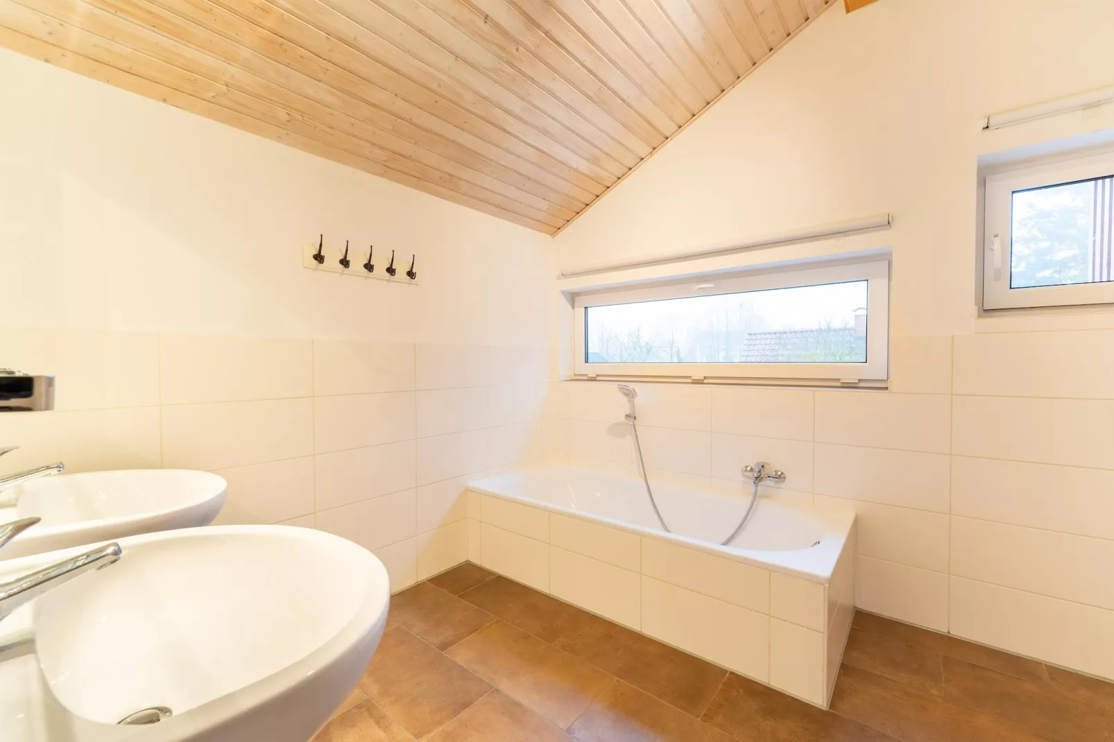 Kondor 253-Bathroom