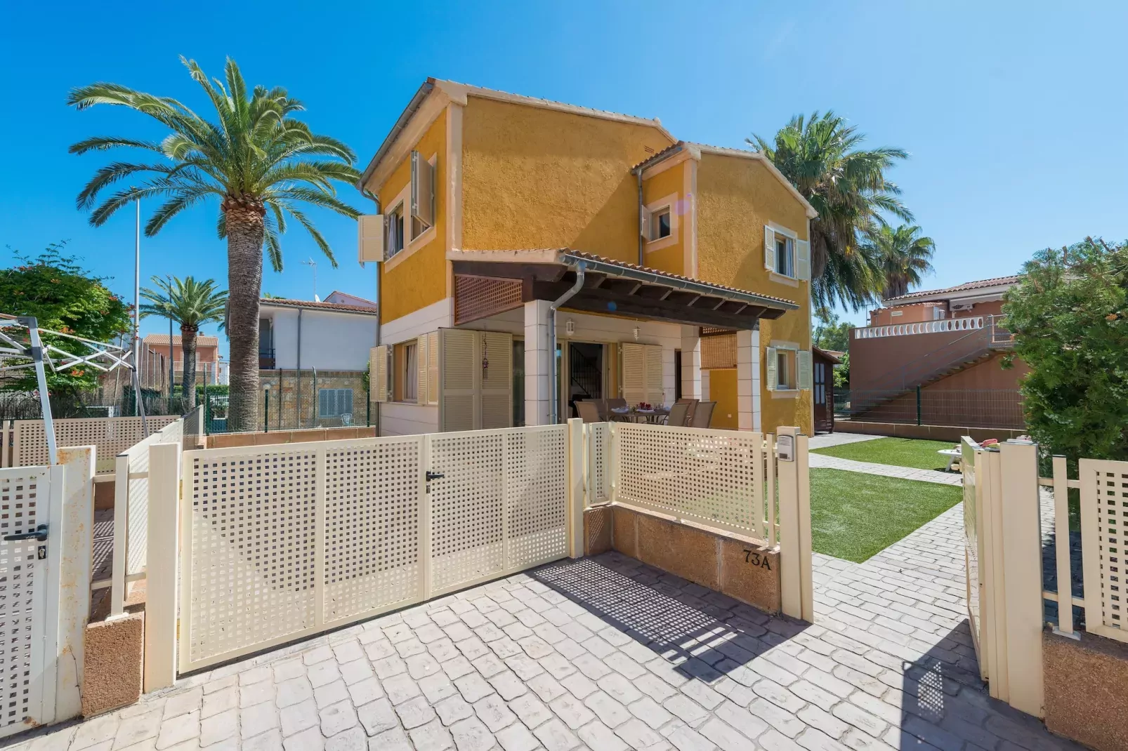 Pereta - Exterior in summer