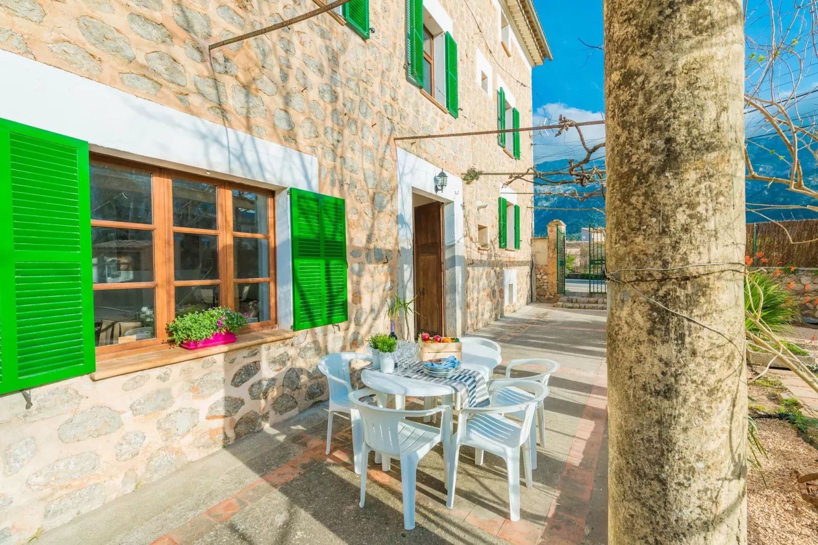 Can Raia - Exterior in summer