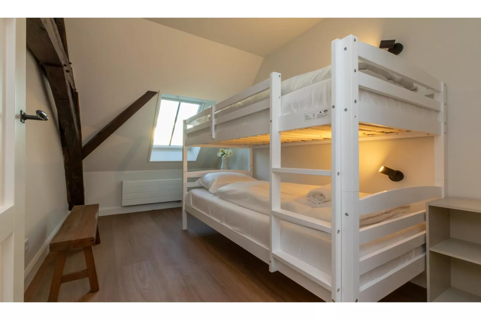 Vakantiehuis 'Boerderij Molenhof' - Stationsweg 5  Heinkenszand-Bedroom