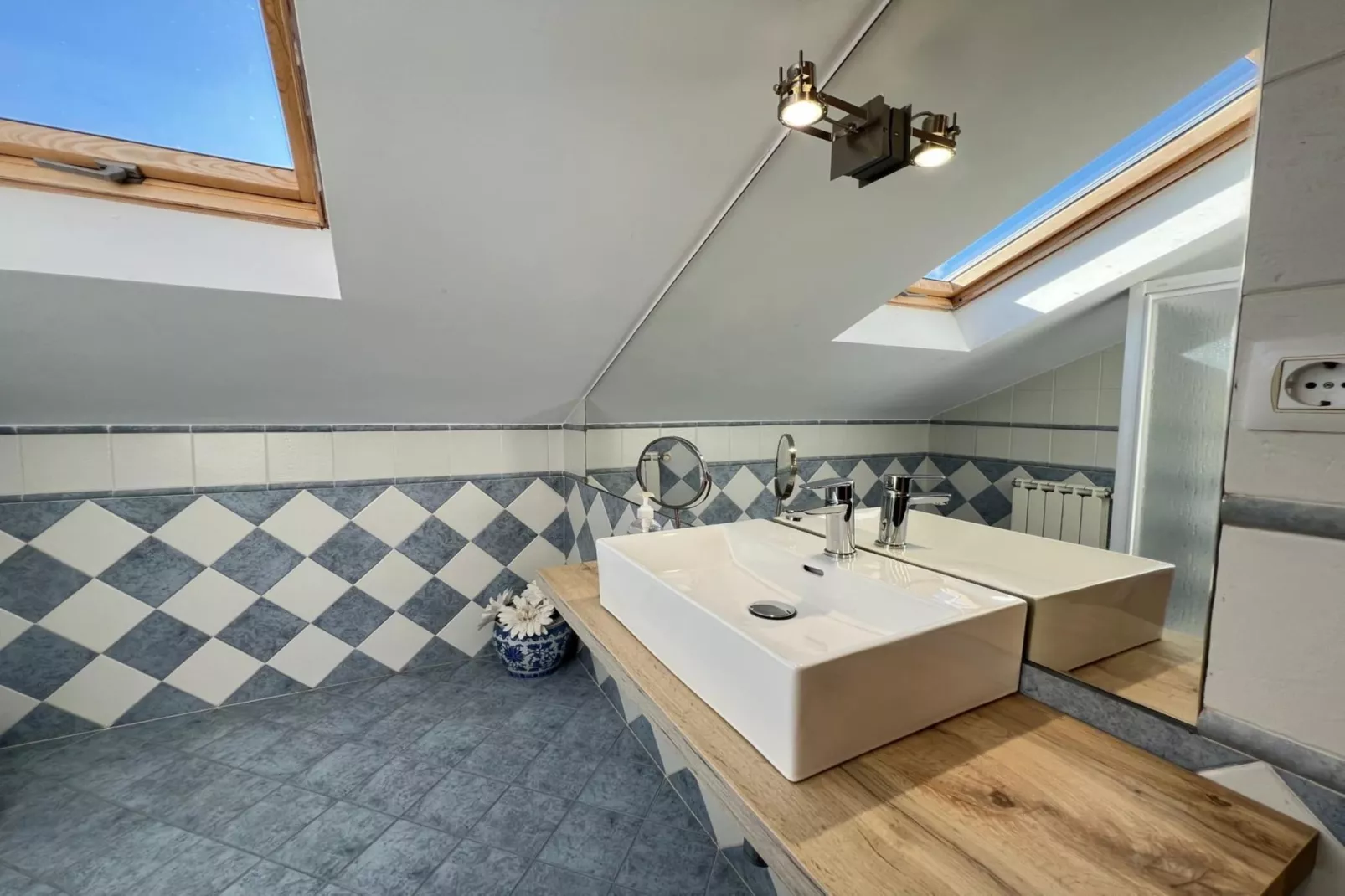 YourHouse Fontevella II-Badezimmer