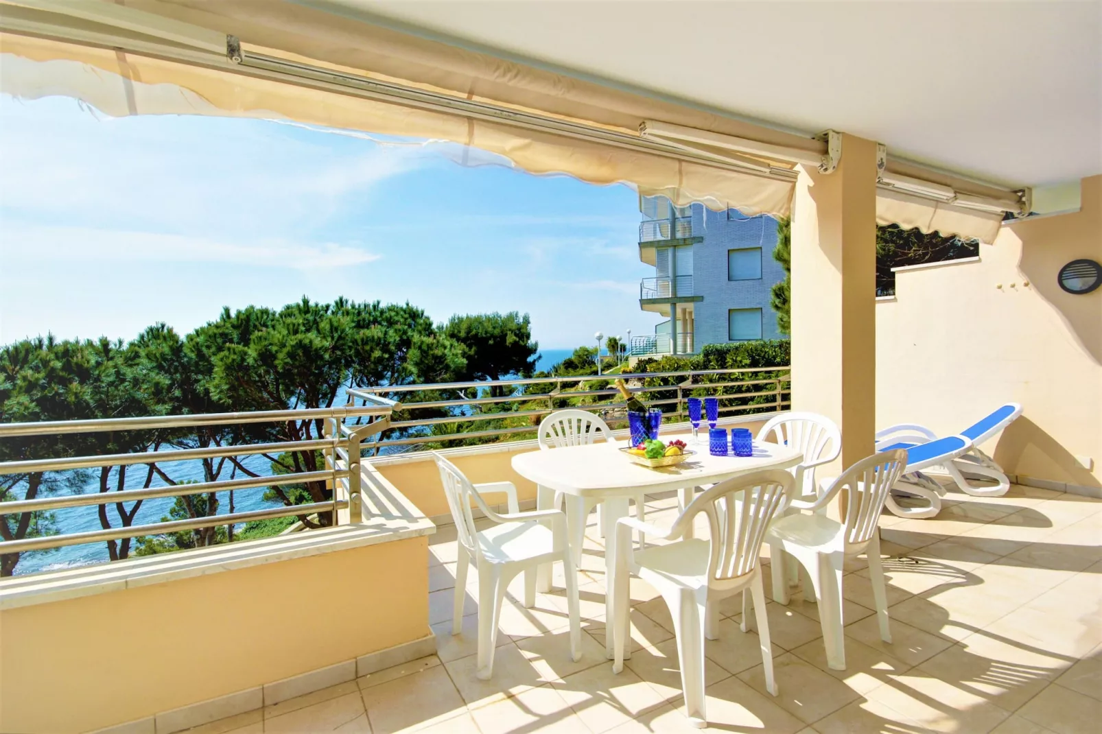 MARE NOSTRUM 1 18 Roses-Terrassenbalkon