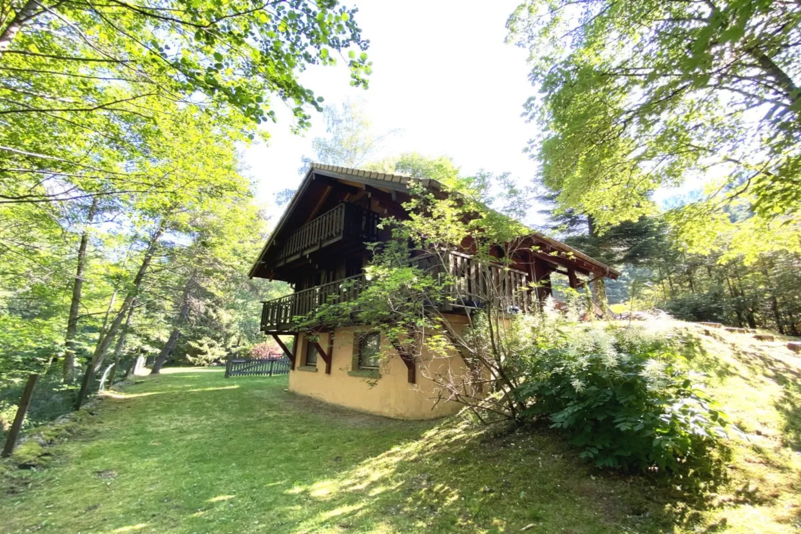 LE RENNE  Chalet en bois au calme avec SPA Jacuzzi-Extérieur