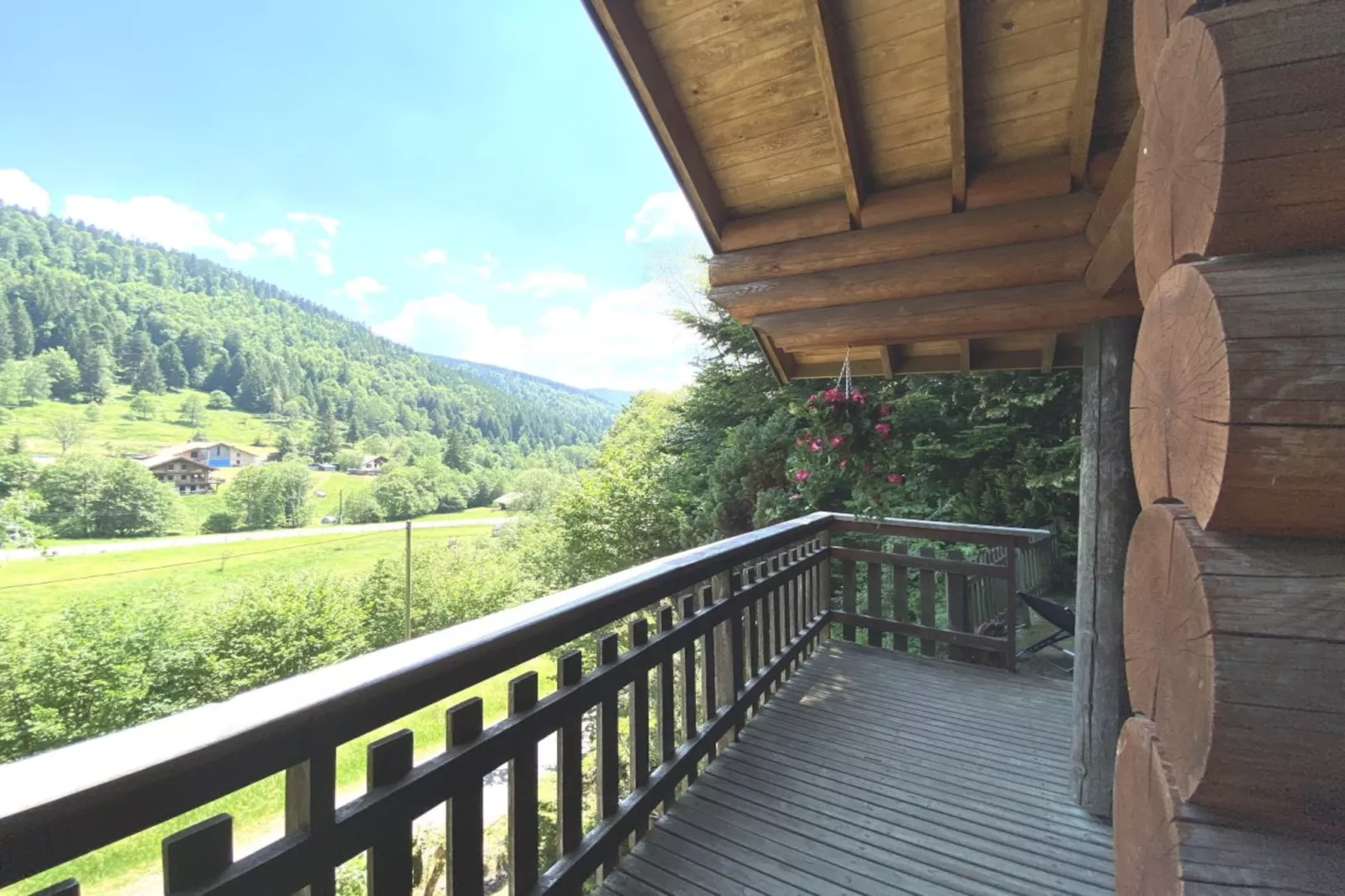 LE GRAND CERF  Chalet en rondins avec SPA Jacuzzi-Außenbereich