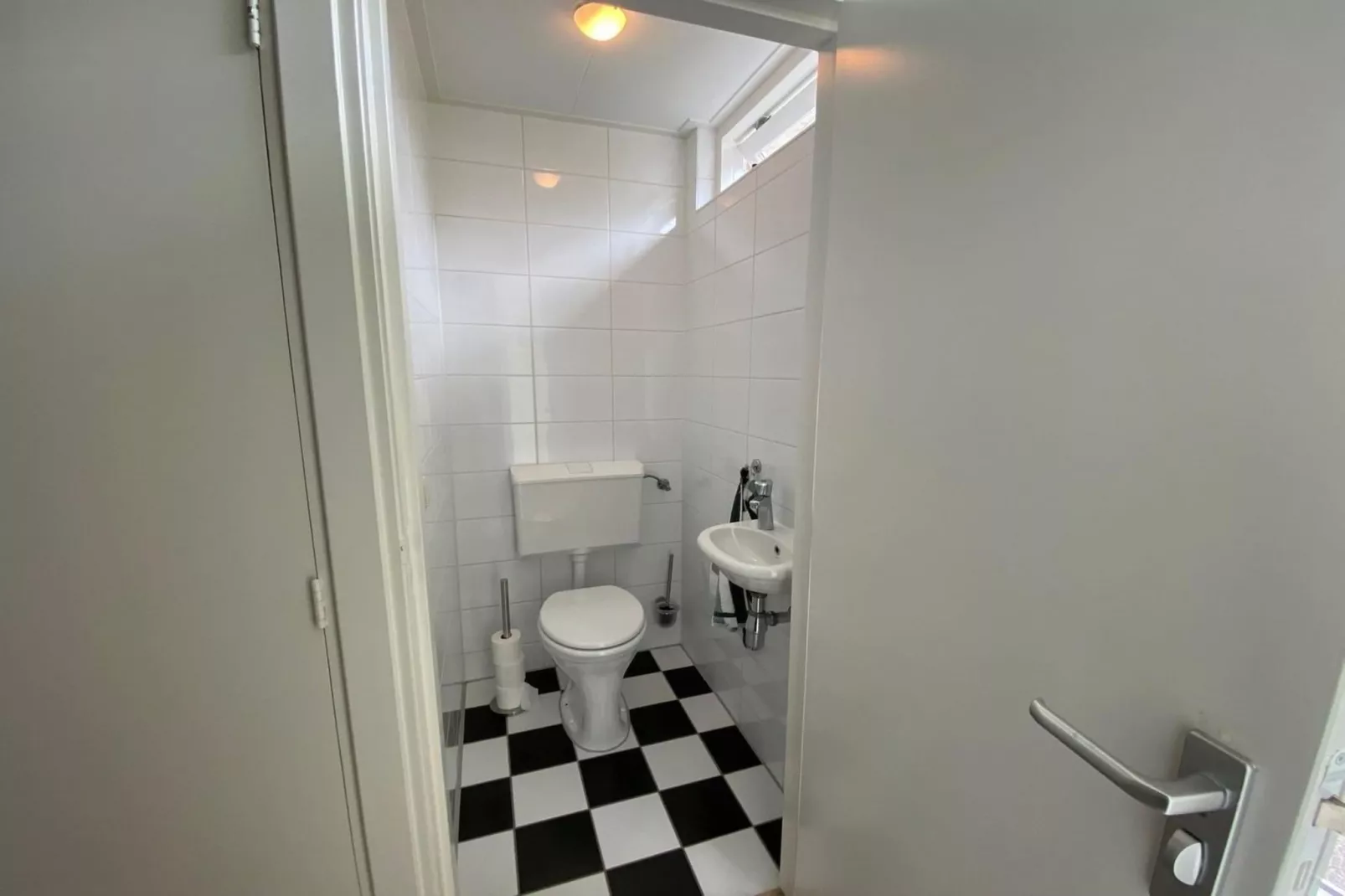 Eureka 027-Bathroom