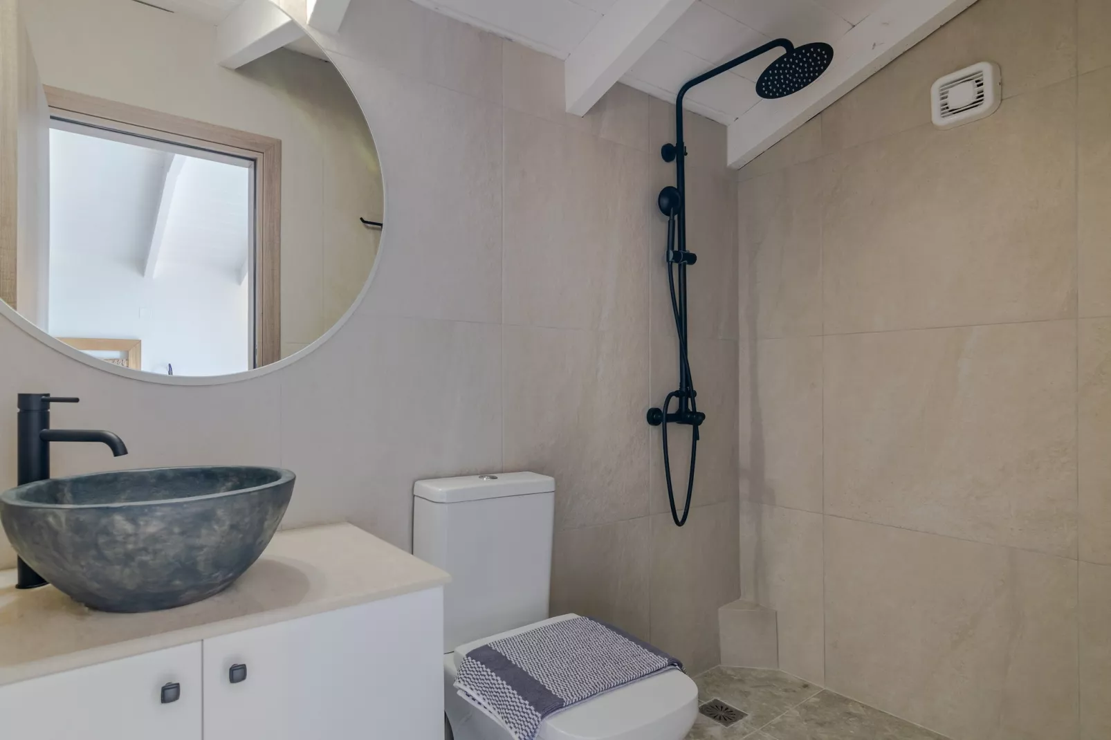 Iliahtida-Bathroom