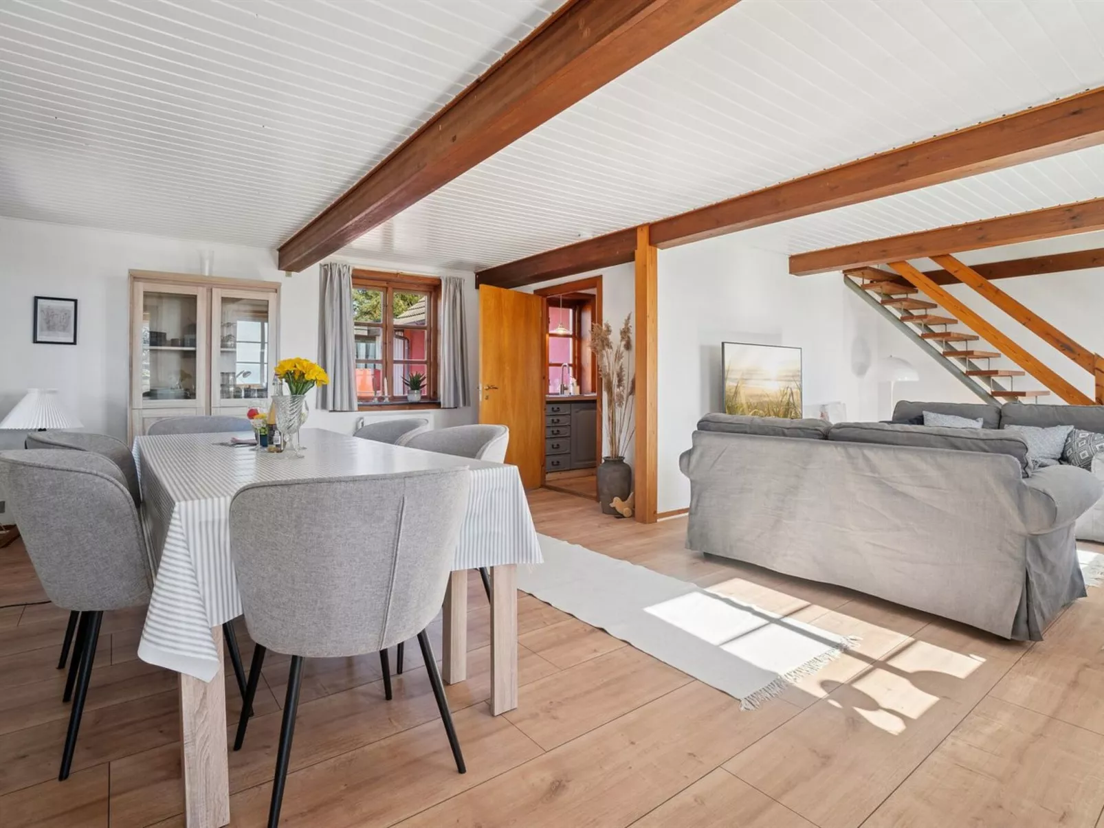 "Hakon" - 40m from the sea-Drinnen