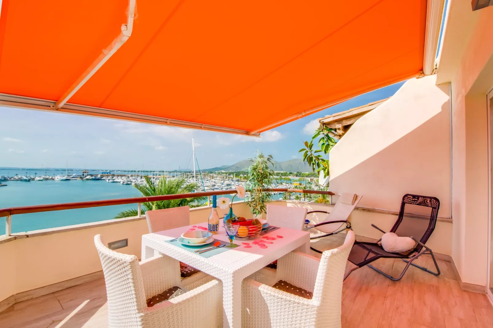 Blue Attic Beach-Terrassenbalkon
