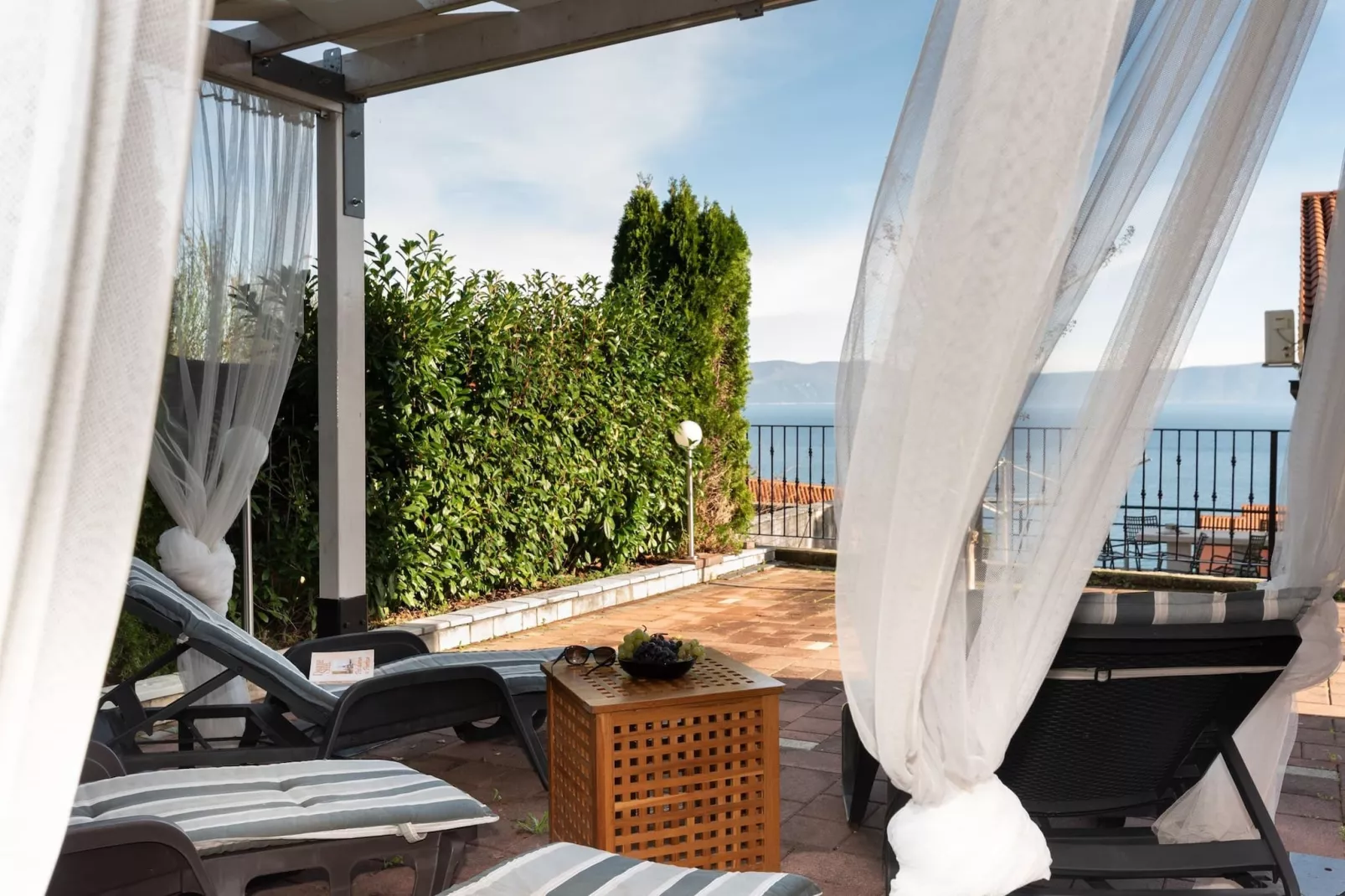 Holiday Home Alis with Sea View-Terrasse