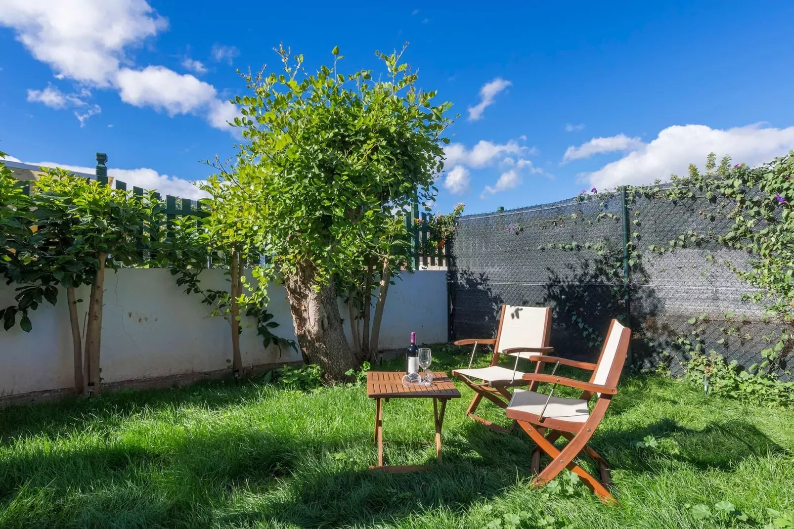 GC0181  Los Almendros-Gardens summer