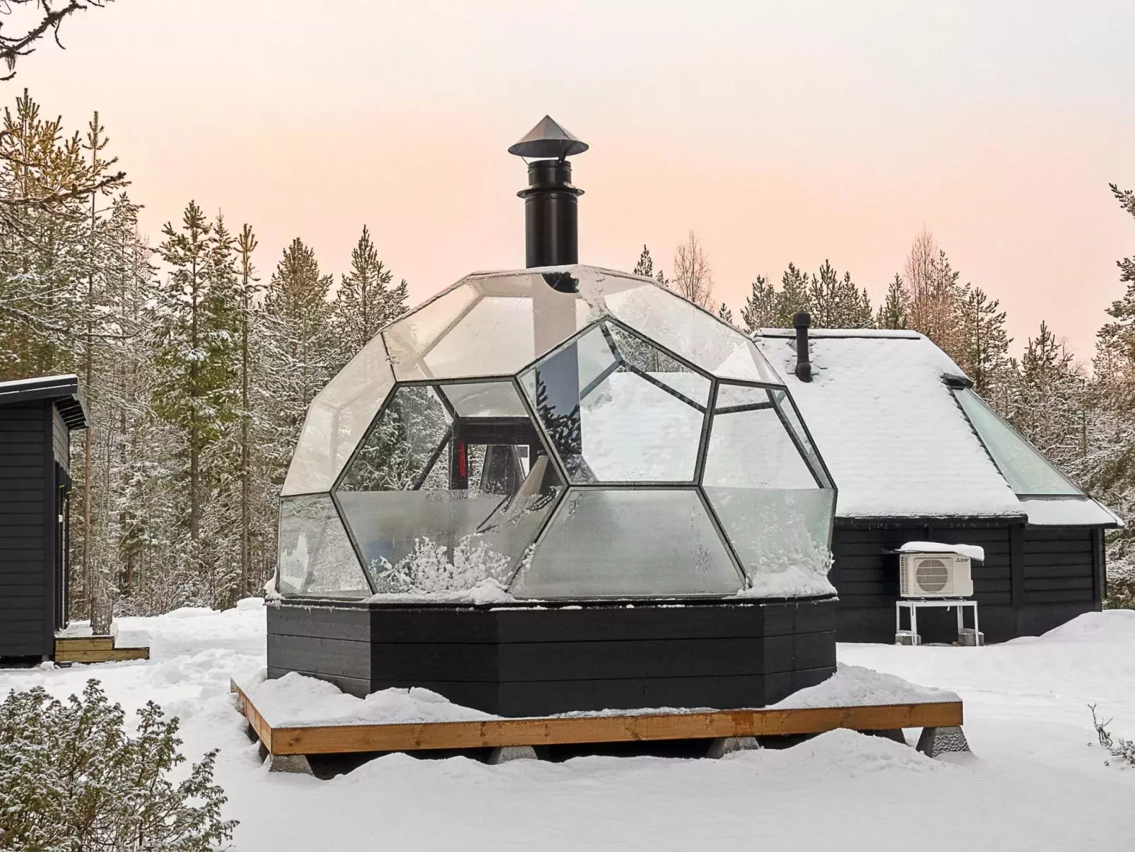 Samruam b aurora cabin-Outside