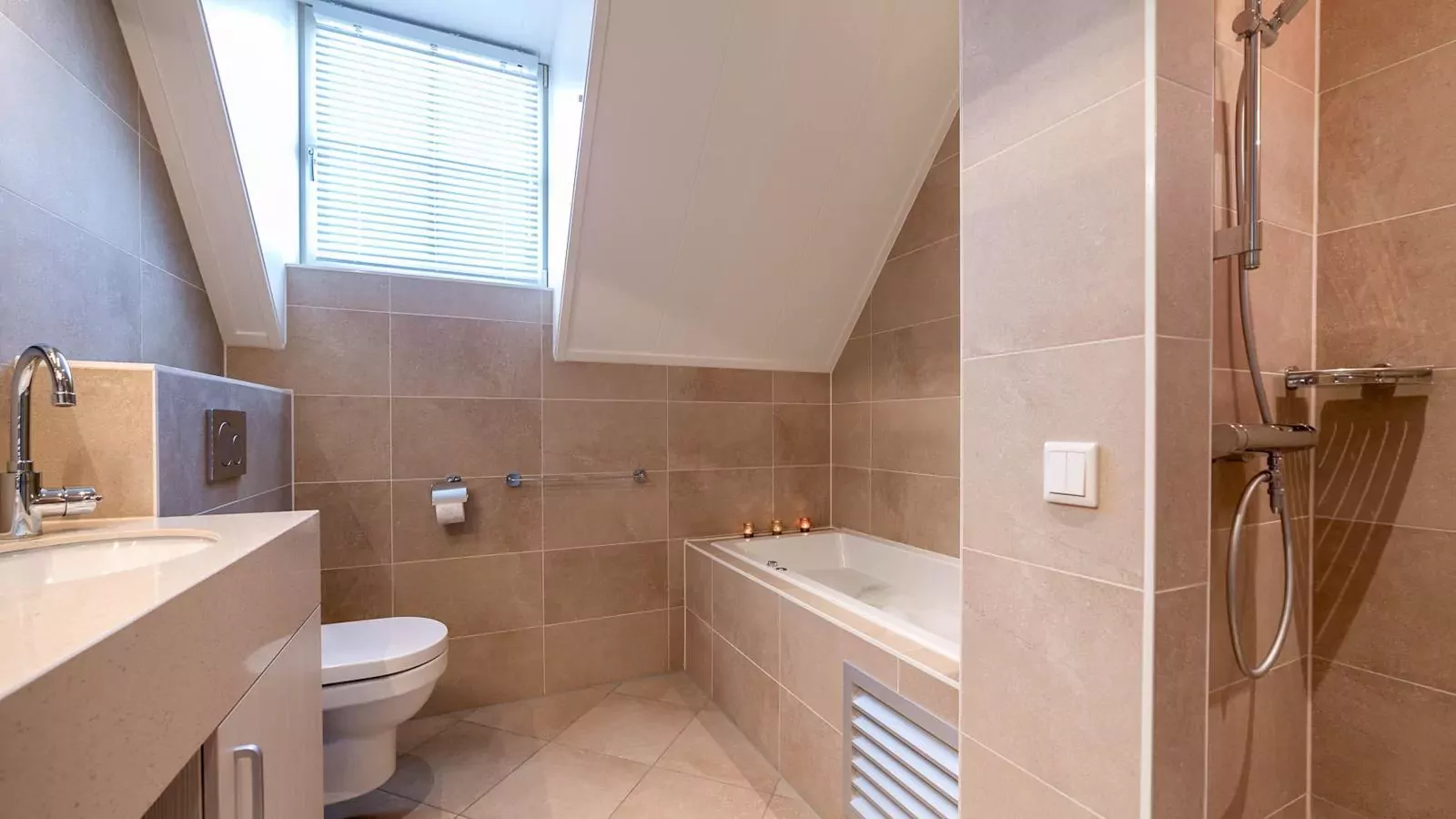 Huis nummer 37-Bathroom