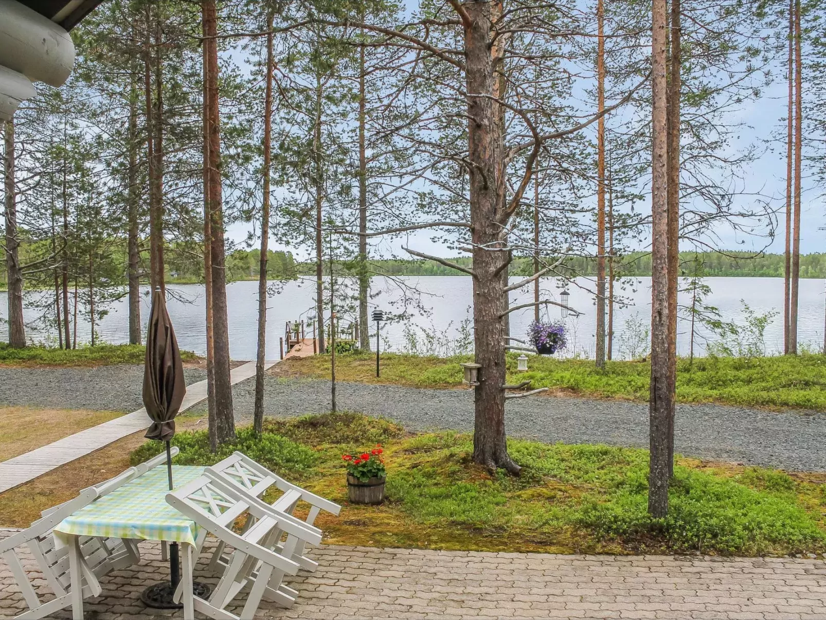 Syväniemi-Outside
