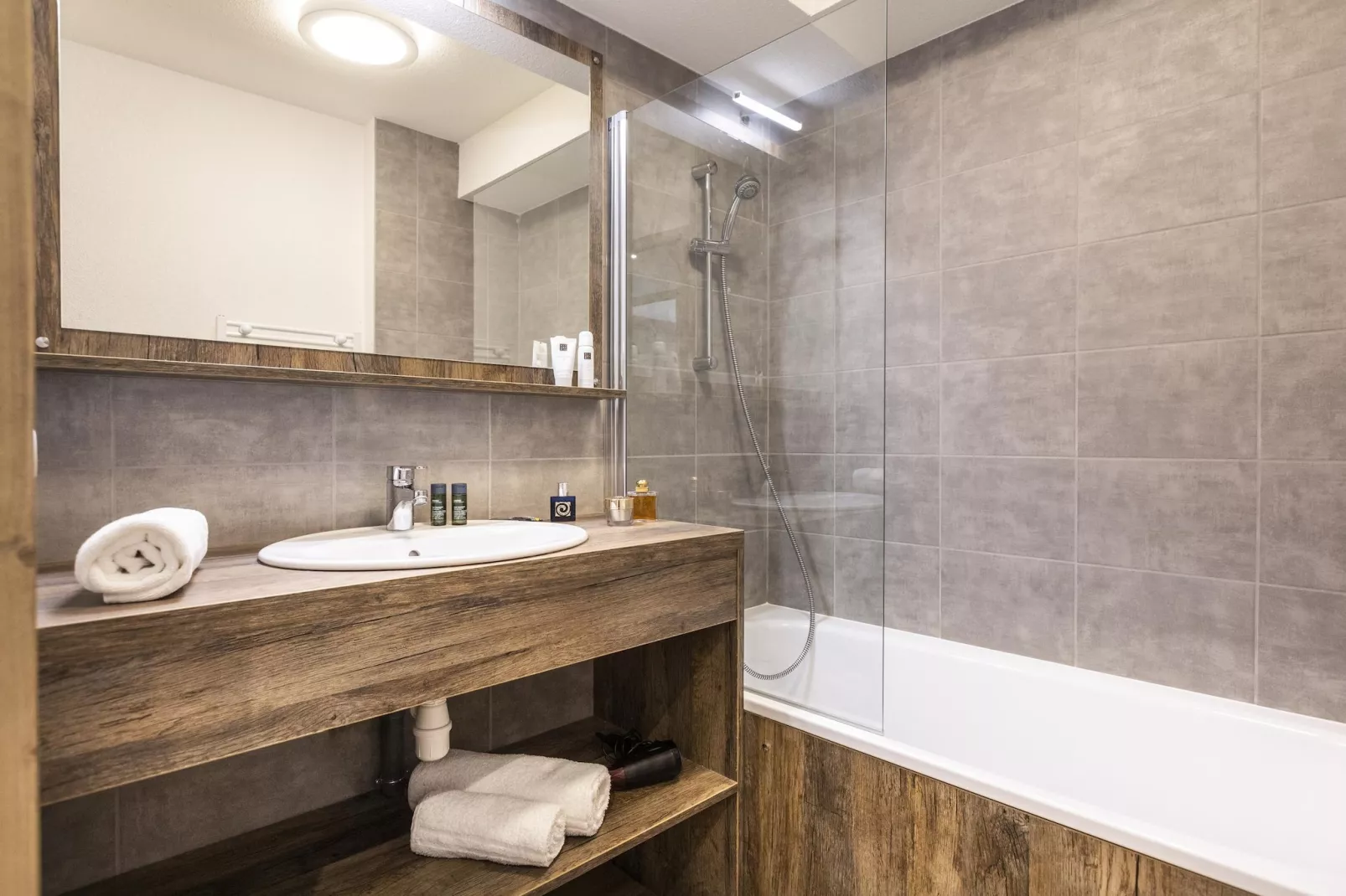 LES DEUX ALPES_S4-Bathroom