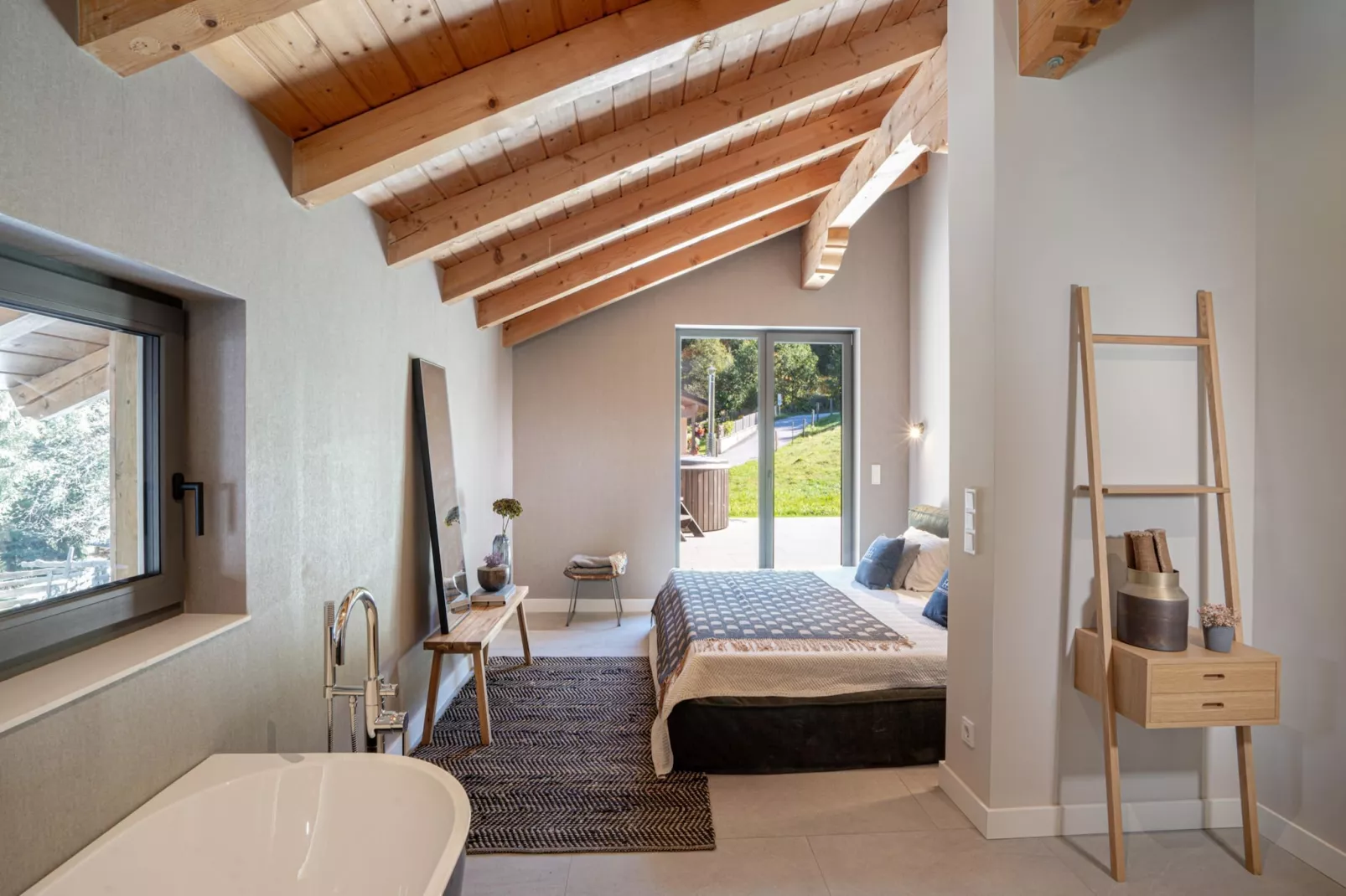 Mountain Retreat B-Bedroom