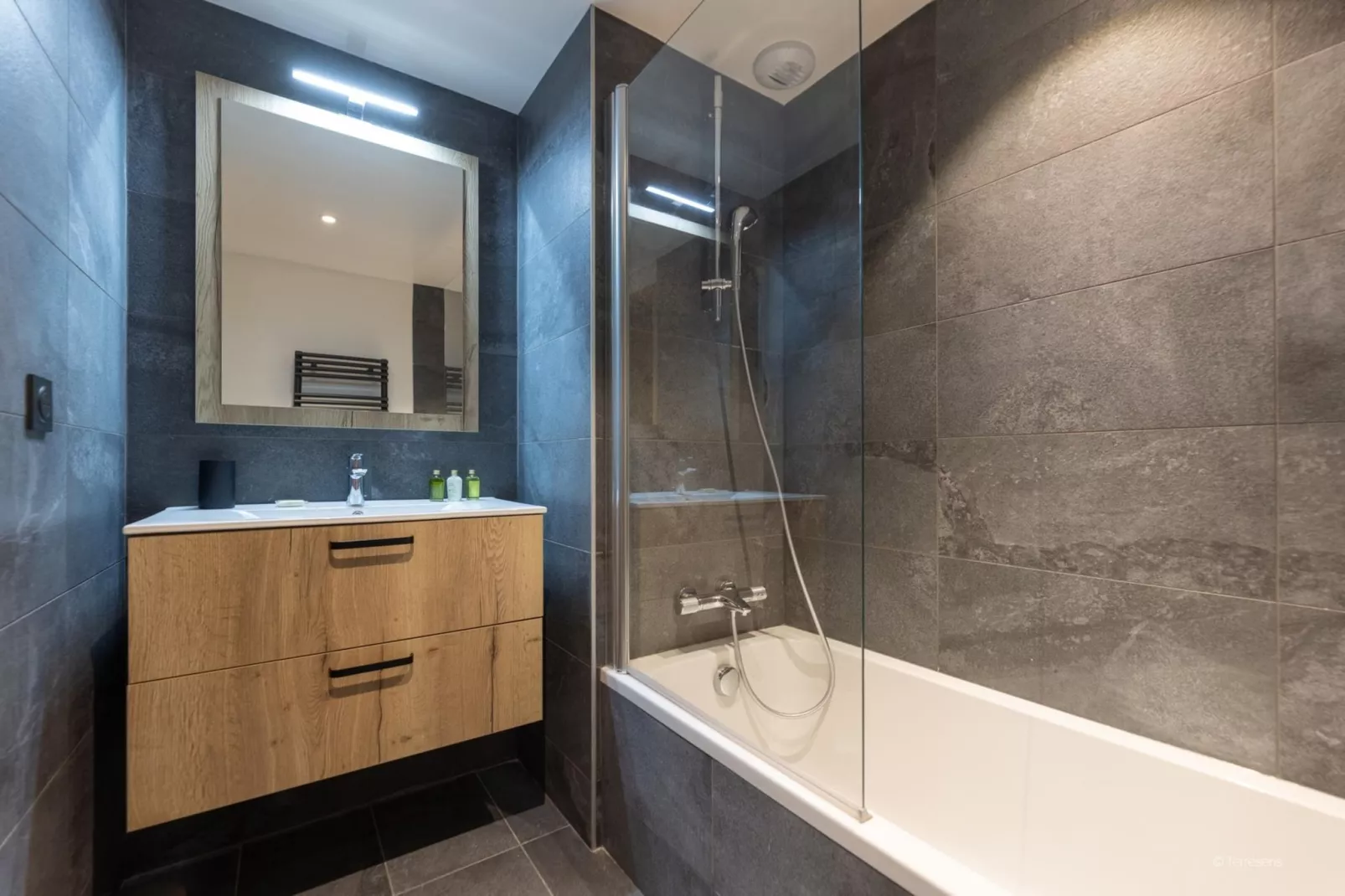 SERRE CHEVALIER Le Cristal Lodge-A36S-Bathroom