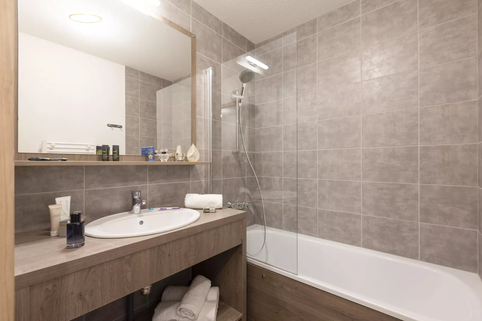 LES DEUX ALPES_S10V-Badezimmer